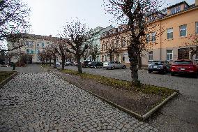 Komensky Square, Dobris