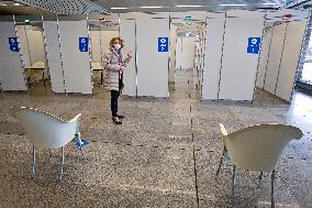 large-scale metropolitan vaccination center in Prague