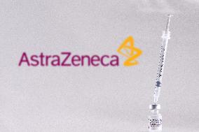 Vaccine, AstraZeneca, syringe.