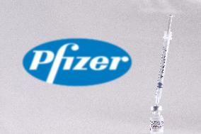 Vaccine, Pfizer, syringe.