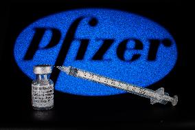 Vaccine, Comirnaty, Pfizer, logo, syringe.