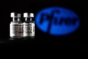Vaccine, Comirnaty, Pfizer, logo, syringe.