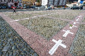 Masarykovo Square, Decin, memorial, little white cross, victims, coronavirus, covid-19