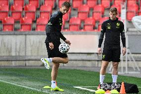 Tomas Soucek, Jakub Vydra, Czech Republic national football team, training session