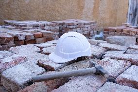 bricks,helmet, hammer