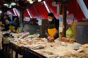 fish market, lockdown, fresh fish, sale