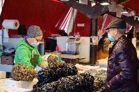 fish market, lockdown, fresh fish, sale