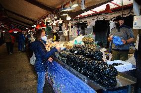 fish market, lockdown, fresh fish, sale