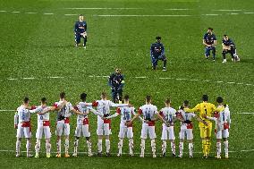 English Soccer players of Arsenal take a knee, SK Slavia Prague