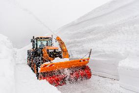 Snow cutters, Giant Mountains, road, snow