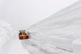 Snow cutters, Giant Mountains, road, snow