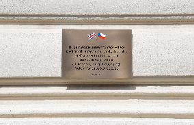 Plaque for U.K. soldiers from 1945 Prague Uprising