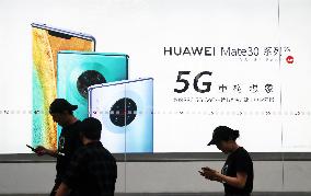 5g Smart Products in Huawei Store