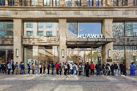 Apple Huawei Phone On Sale