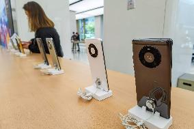 Apple Huawei Phone On Sale