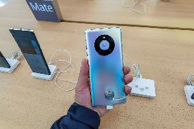 Apple Huawei Phone On Sale