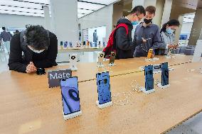 Apple Huawei Phone On Sale
