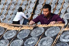 Hand-made Powdered Skin Production