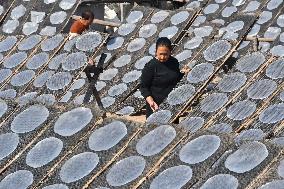 Hand-made Powdered Skin Production