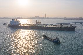 Qingdao Port Large Tanker Oil Supply Service