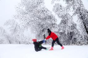 Heavy Snow Hits Chongqing