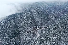 Heavy Snow Hits Chongqing