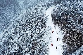 Heavy Snow Hits Chongqing