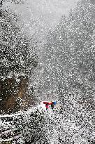 Heavy Snow Hits Chongqing