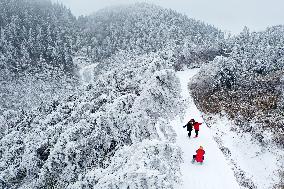 Heavy Snow Hits Chongqing