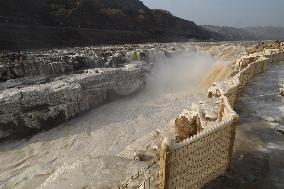 Ice Waterfall Jade Pot Landscape