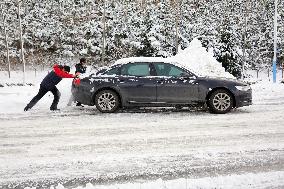 Heavy Snow Hits Yantai