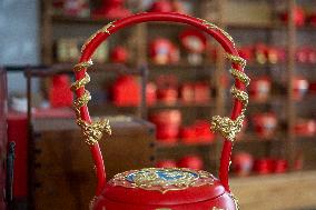 Intangible Cultural Heritage Mud Gold Color Lacquer Handicraft