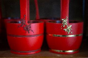 Intangible Cultural Heritage Mud Gold Color Lacquer Handicraft