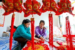 Chinese Knots Production