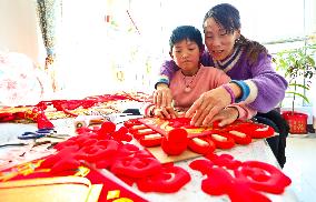 Chinese Knots Production