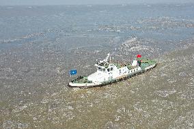 Ice Breaking Sailing on Hongze Lake