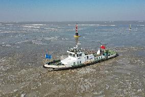 Ice Breaking Sailing on Hongze Lake