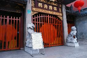 Chenghuang Temple Closed In Shanghai