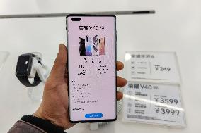 Honor model V40