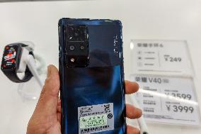 Honor model V40