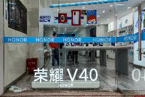 Honor model V40