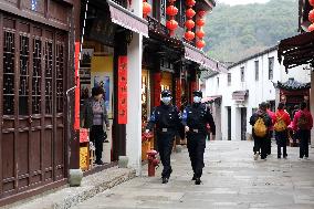 Smart Police Escort Spring Festival Scenic Spots