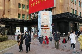 Beijing Winter Olympic Countdown Clock Appears in Wangfujing