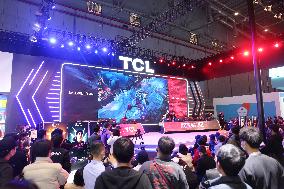 LPL hero League Appears on TCL E-sports Stage