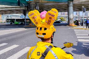 Meituan Rabbit Ear Helmet