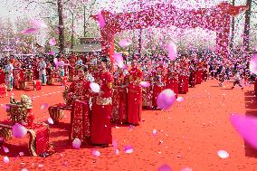 Classical Han Style Group Wedding