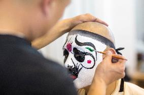 Peking Opera Making Up
