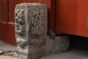 Beijing Hutong Men Dun