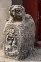 Beijing Hutong Men Dun