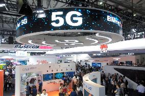 China Built The World's Largest 5G Network